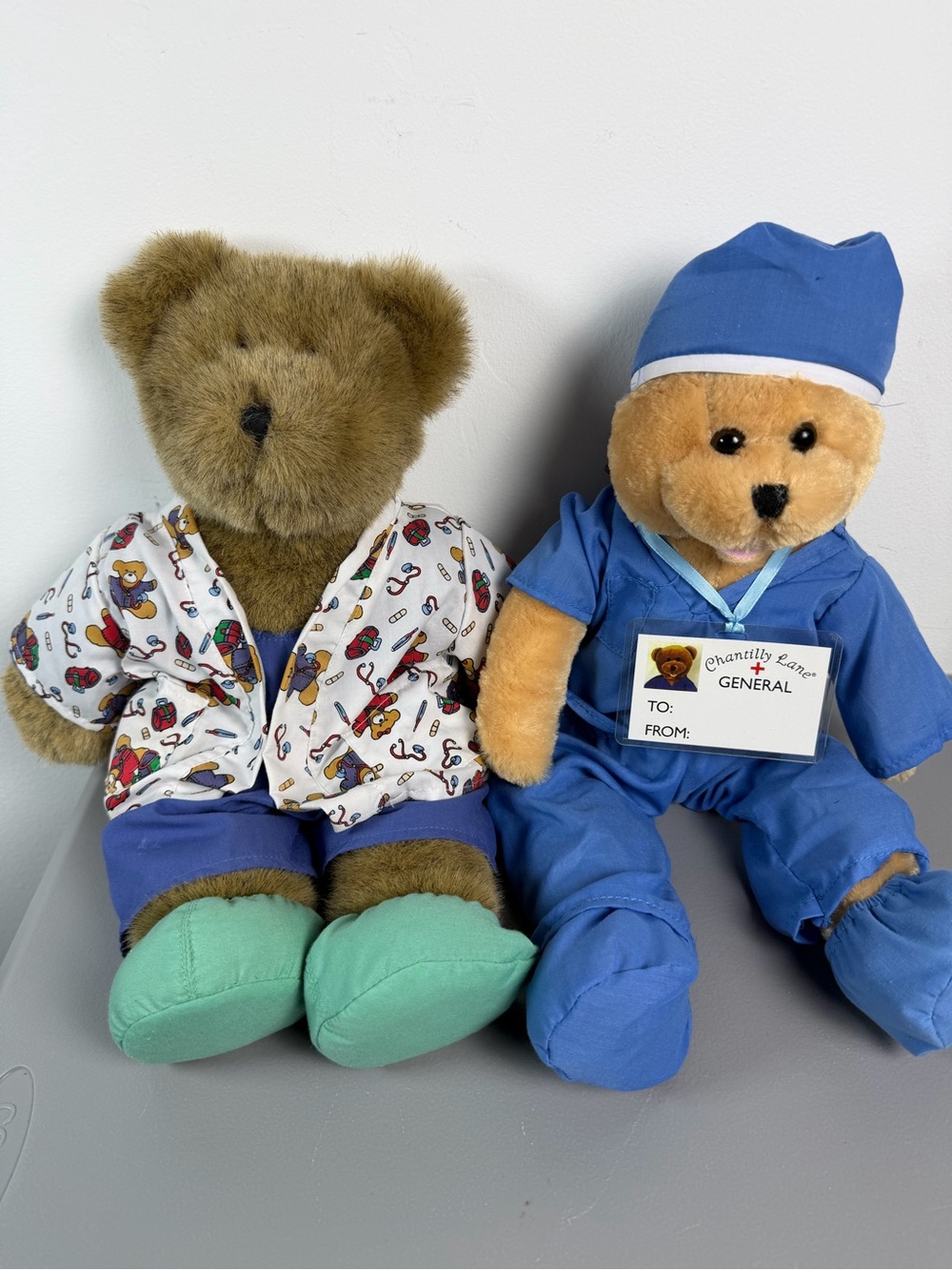 Build A Bears Doctor And Nurse Qty 2 EUC Smoke Free Pet Free